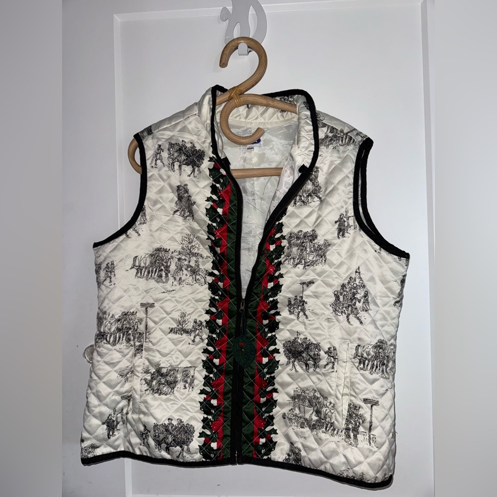 Tabi CHRISTMAS White and Black Quilted Jacket with Red Accents